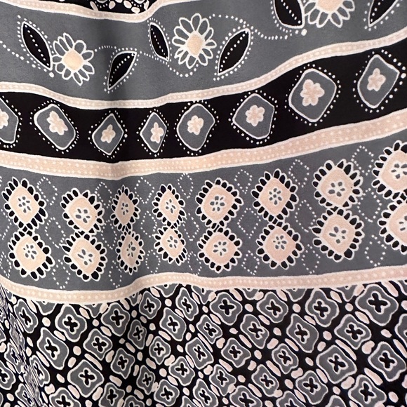 Ann Taylor Loft tank top with elastic bottom. Blue size Medium - Picture 4 of 7